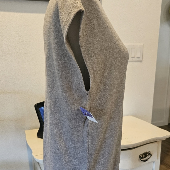 NWT'S- CYRUS - Kitten Heather Mock Neck Cap Sleeve Sweater - Size Small - Picture 7 of 7